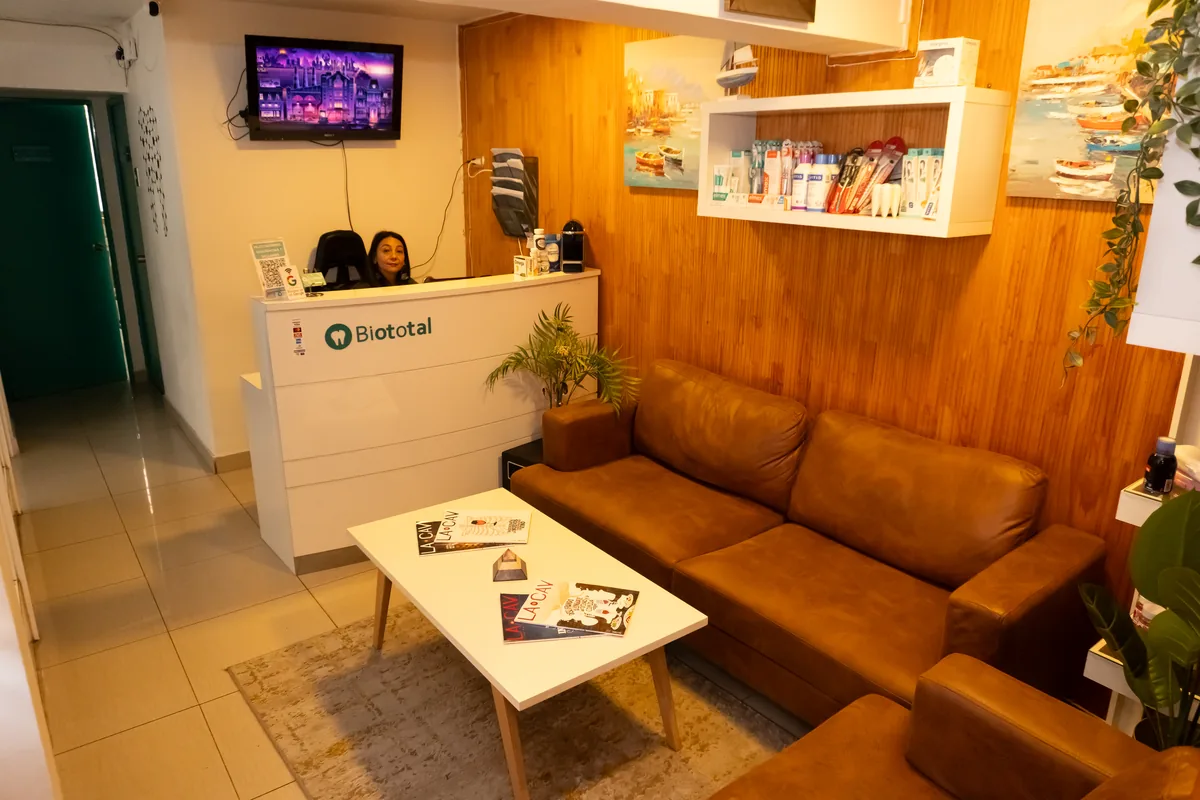 Recepción de Clínica Dental Biototal en Av. Sargento Aldea 349, Talcahuano